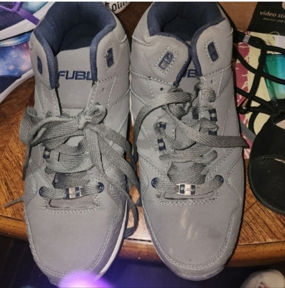 💋5/20 Fubu sneakers 7.5 men's 9 women's - Picture 1 of 3
